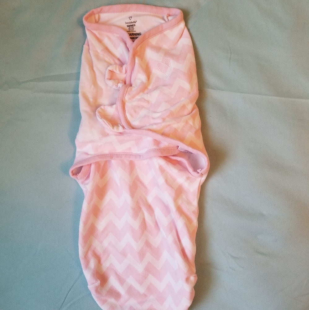 Swaddleme pink and white swaddle
